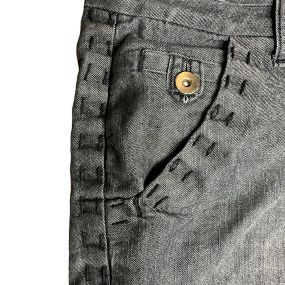 Vintage One 5 One WOMENS Denim Bermuda Shorts Fun‎ Stitching and Buttons Size 10